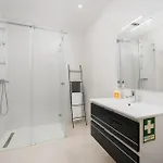 Court View - Modern 2 Bedroom Apartman *