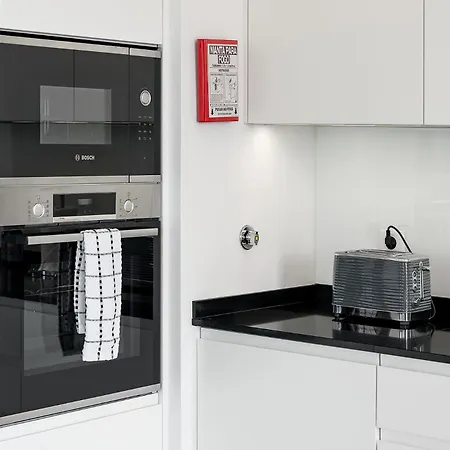 Court View - Modern 2 Bedroom Λάγος