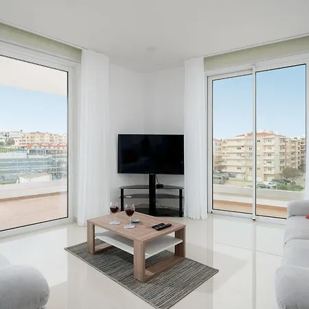 Court View - Modern 2 Bedroom Διαμέρισμα *