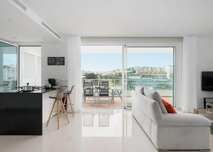 Court View - Modern 2 Bedroom