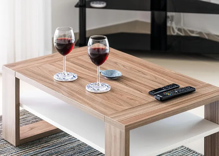 Court View - Modern 2 Bedroom *