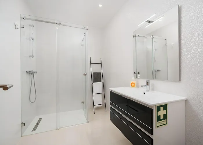 Court View - Modern 2 Bedroom Apartmán *