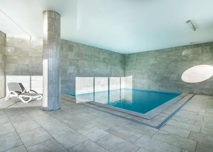 Court View - Modern 2 Bedroom